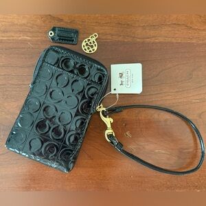 NWT Coach Black Patent Leather Debossed “C” Mini Wristlet | Gold Hardware 🤩